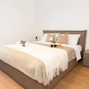 https://ihost-apartment-simonetta-7.it-lombardy.com